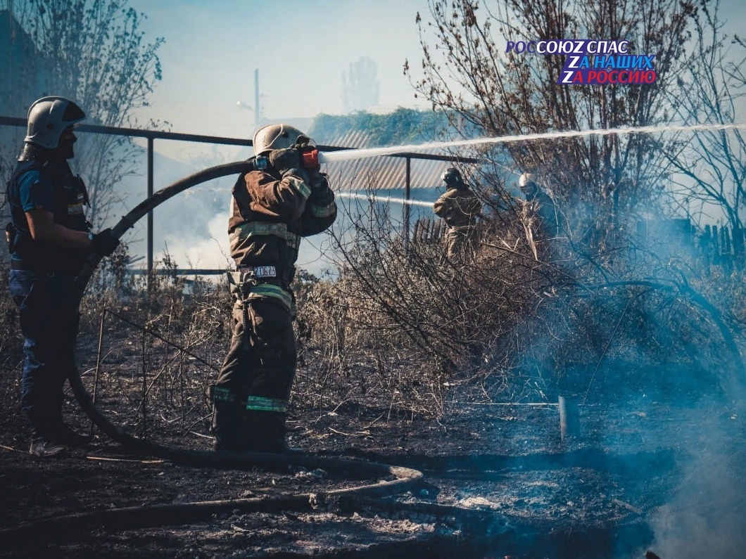Спасатели Астраханского РО РОССОЮЗСПАСа приняли участие в ликвидации пожара на ул. 2-ая Сурепская