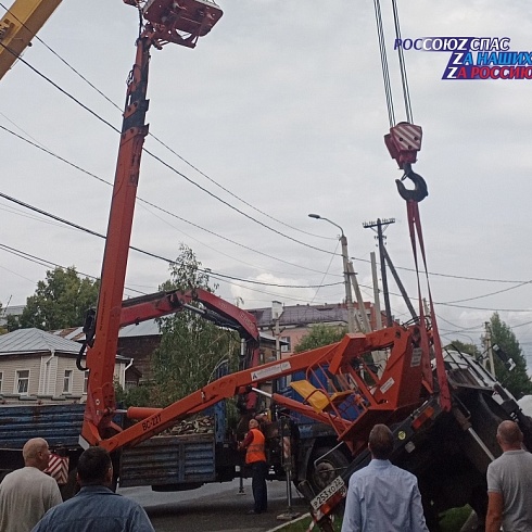 Спасатели АСФ города Барнаул 28 августа приняли участие в ликвидации последствий происшествия с автовышкой